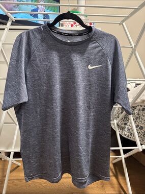 Nike Men's Heathered Gray Short-Sleeve Dri-FIT Tee